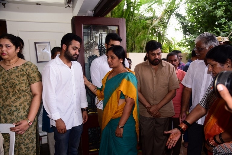 Celebrities Pay Homage To Nandamuri Harikrishna Set 4 - 33 / 37 photos