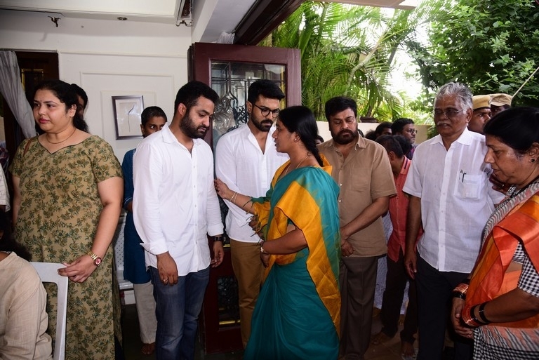 Celebrities Pay Homage To Nandamuri Harikrishna Set 4 - 36 / 37 photos