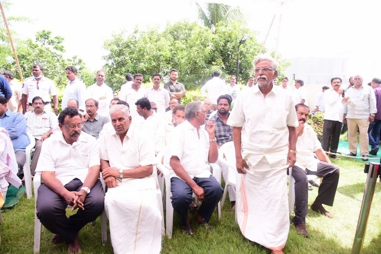 Celebrities Pay Homage To Nandamuri Harikrishna Set 5 - 9 / 35 photos
