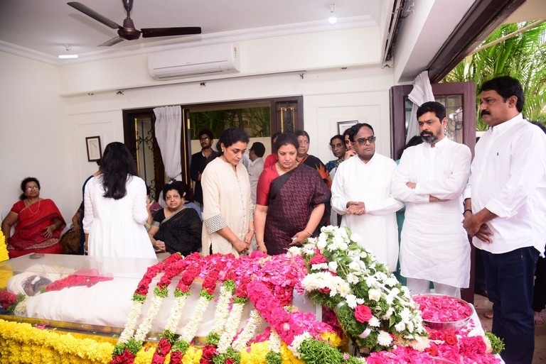 Celebrities Pay Homage To Nandamuri Harikrishna Set 5 - 11 / 35 photos