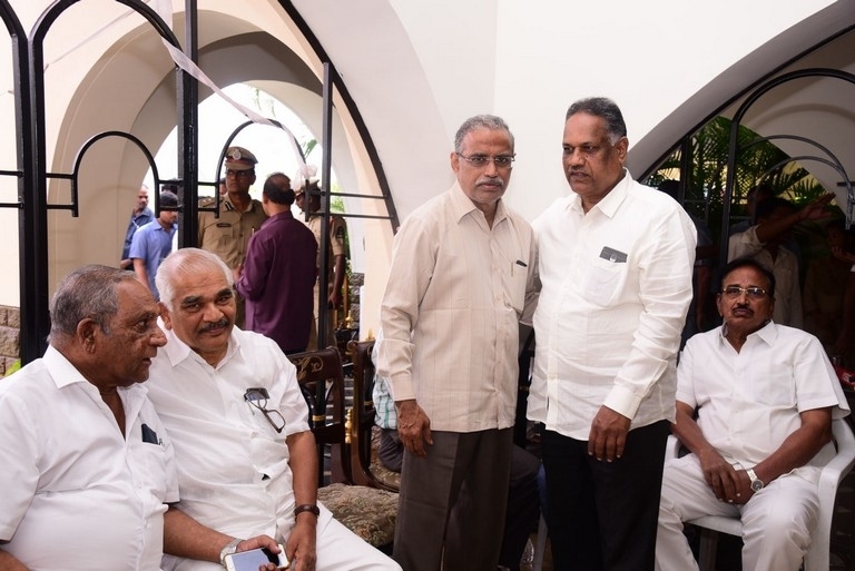 Celebrities Pay Homage To Nandamuri Harikrishna Set 5 - 16 / 35 photos