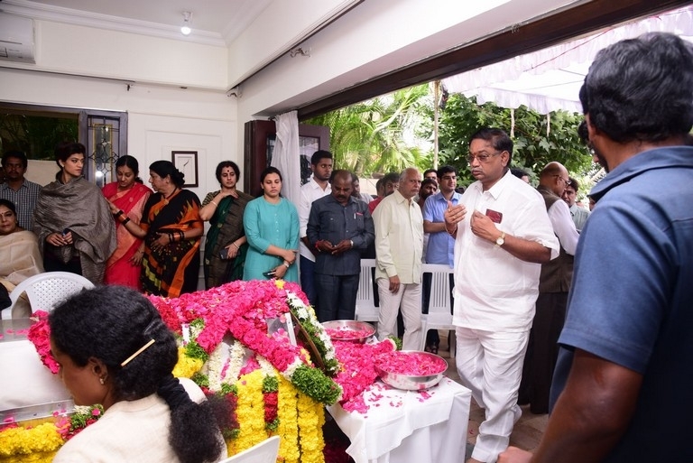 Celebrities Pay Homage To Nandamuri Harikrishna Set 6 - 2 / 40 photos