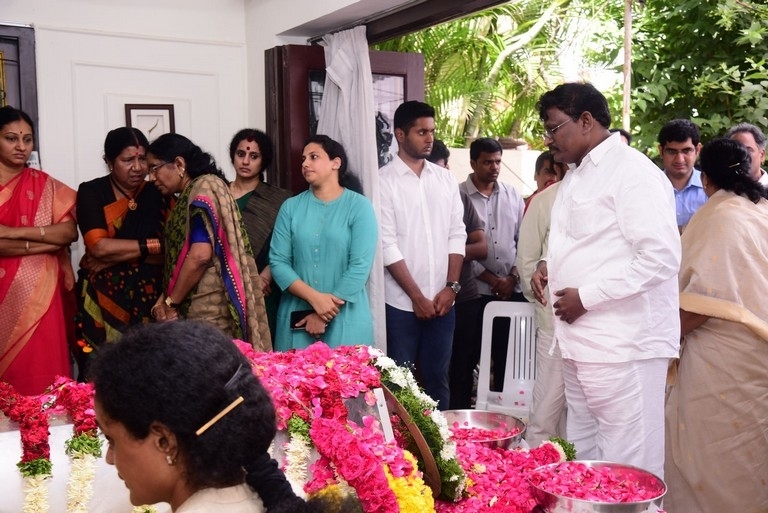 Celebrities Pay Homage To Nandamuri Harikrishna Set 6 - 9 / 40 photos