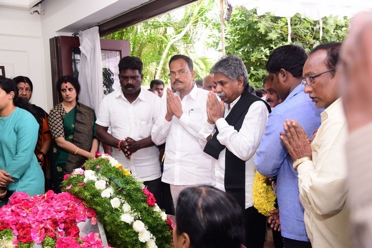 Celebrities Pay Homage To Nandamuri Harikrishna Set 6 - 13 / 40 photos