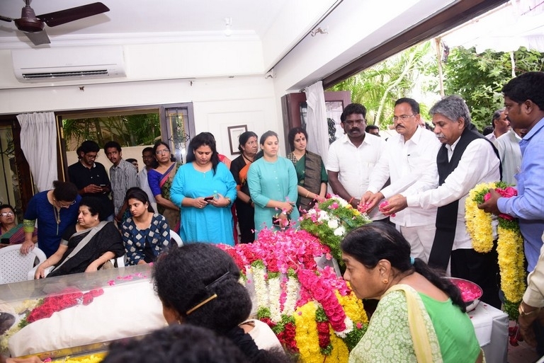 Celebrities Pay Homage To Nandamuri Harikrishna Set 6 - 17 / 40 photos