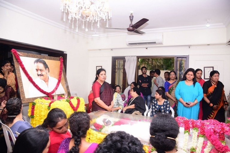 Celebrities Pay Homage To Nandamuri Harikrishna Set 6 - 30 / 40 photos