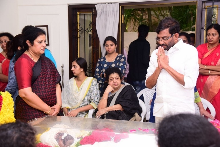 Celebrities Pay Homage To Nandamuri Harikrishna Set 6 - 34 / 40 photos