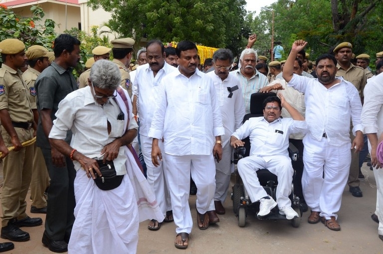 Celebrities Pay Homage To Nandamuri Harikrishna Set 7 - 3 / 12 photos