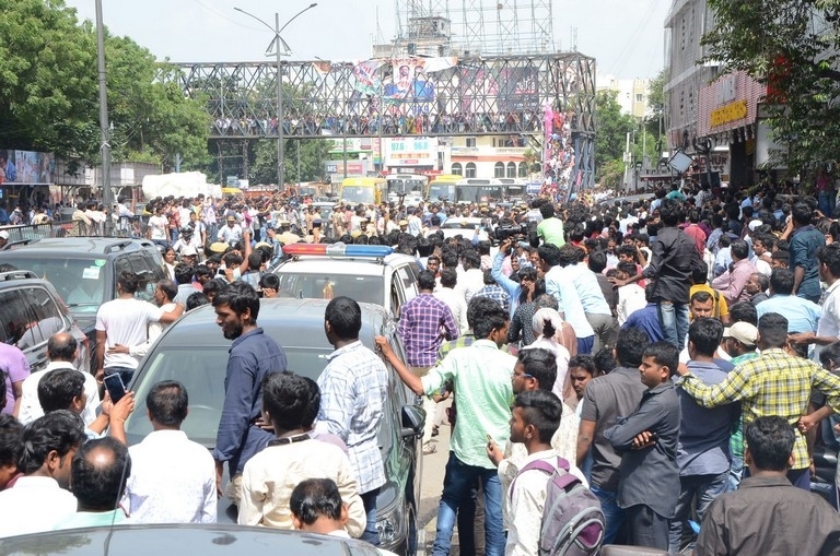 Celebrities Pay Homage To Nandamuri Harikrishna Set 7 - 5 / 12 photos