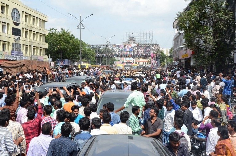 Celebrities Pay Homage To Nandamuri Harikrishna Set 7 - 10 / 12 photos