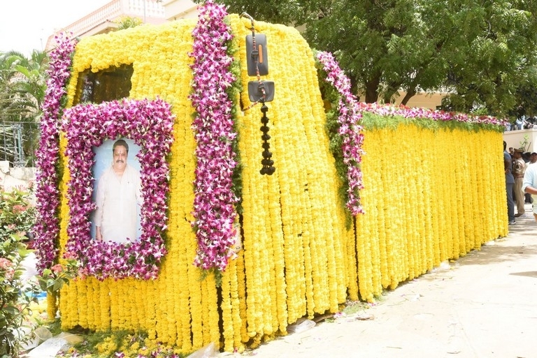Celebrities Pay Homage To Nandamuri Harikrishna Set 8 - 19 / 51 photos