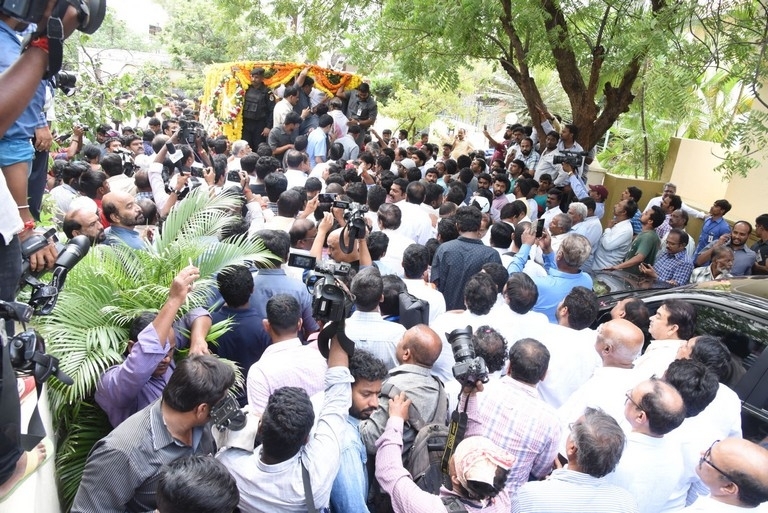 Celebrities Pay Homage To Nandamuri Harikrishna Set 8 - 37 / 51 photos