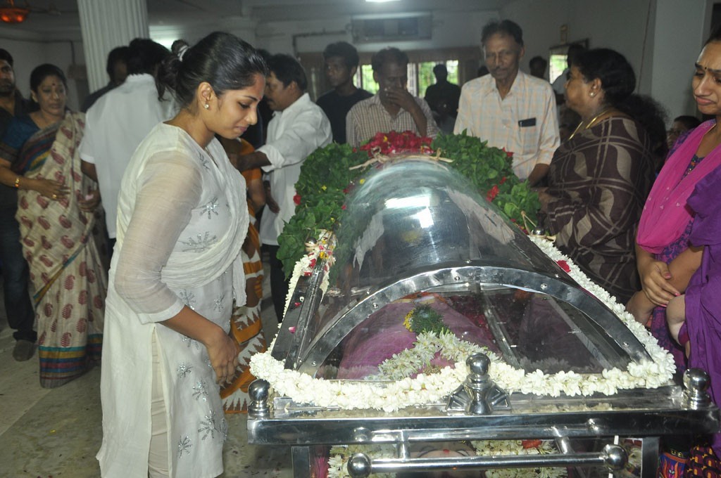 Celebrities Pay Last Respects to Manjula - 3 / 219 photos