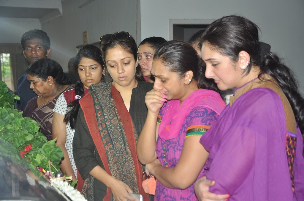 Celebrities Pay Last Respects to Manjula - 6 / 219 photos