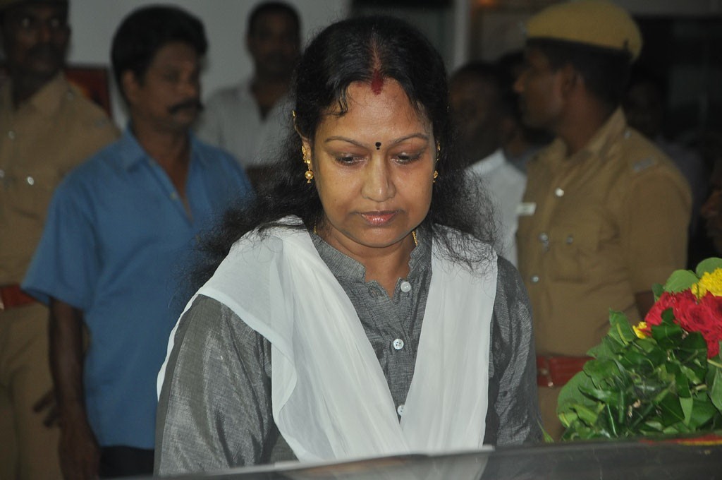Celebrities Pay Last Respects to Manjula - 9 / 219 photos