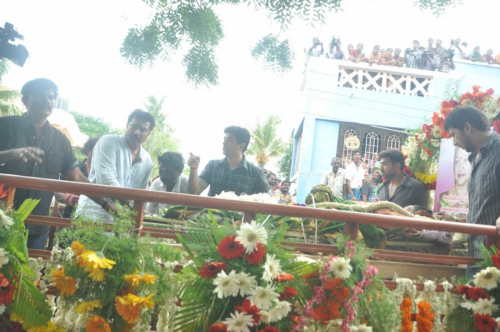 Celebrities Pay Last Respects to Manjula - 10 / 219 photos