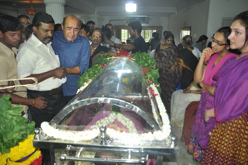 Celebrities Pay Last Respects to Manjula - 13 / 219 photos