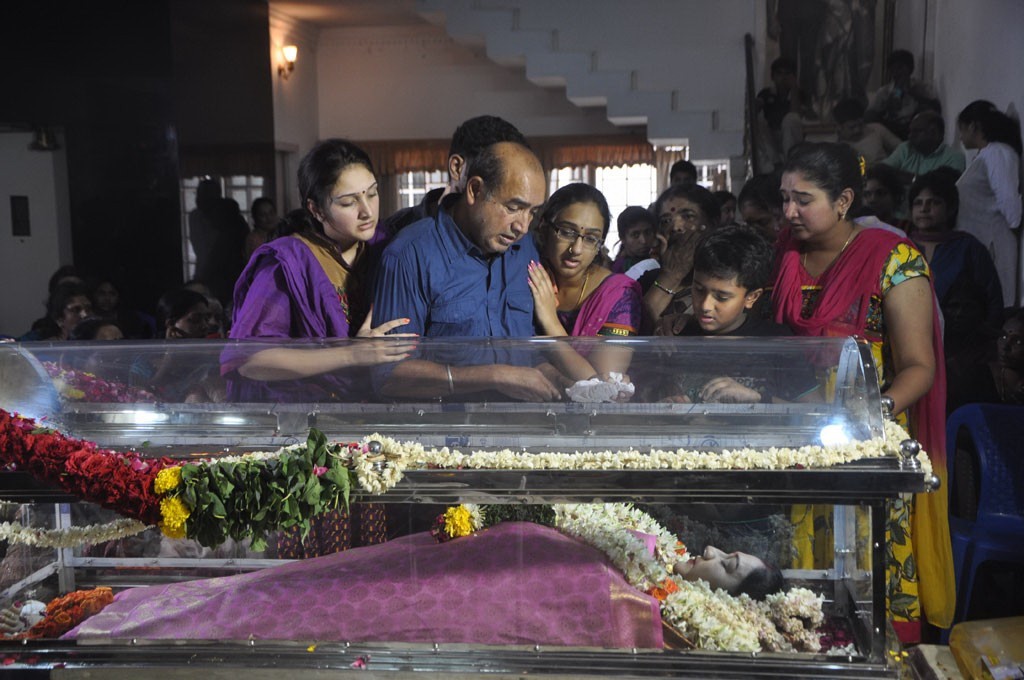 Celebrities Pay Last Respects to Manjula - 18 / 219 photos