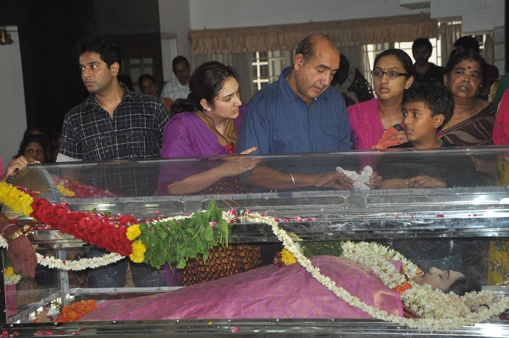 Celebrities Pay Last Respects to Manjula - 22 / 219 photos