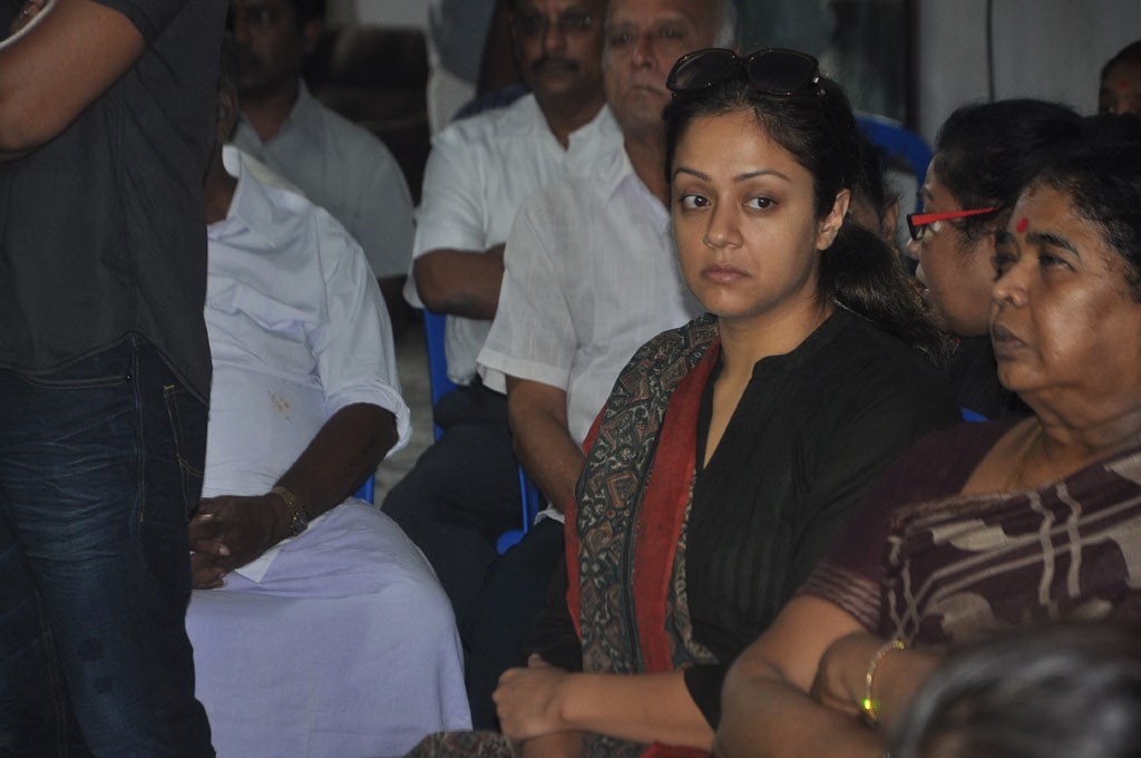 Celebrities Pay Last Respects to Manjula - 29 / 219 photos