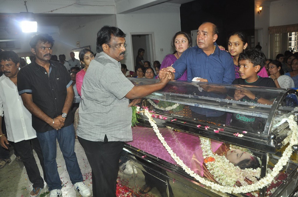 Celebrities Pay Last Respects to Manjula - 33 / 219 photos