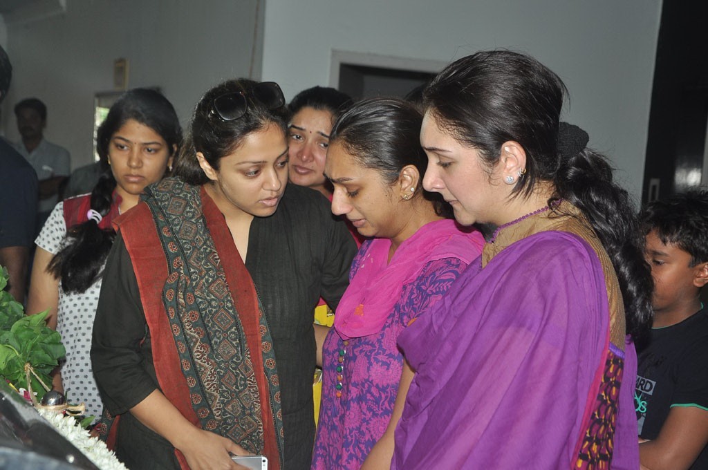 Celebrities Pay Last Respects to Manjula - 38 / 219 photos