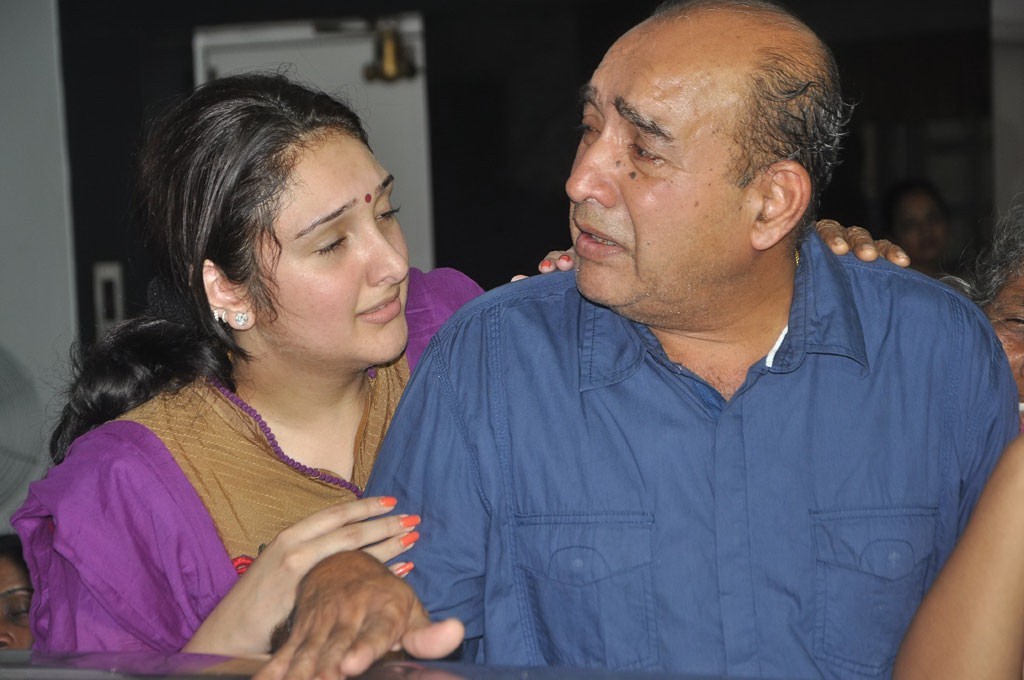 Celebrities Pay Last Respects to Manjula - 73 / 219 photos
