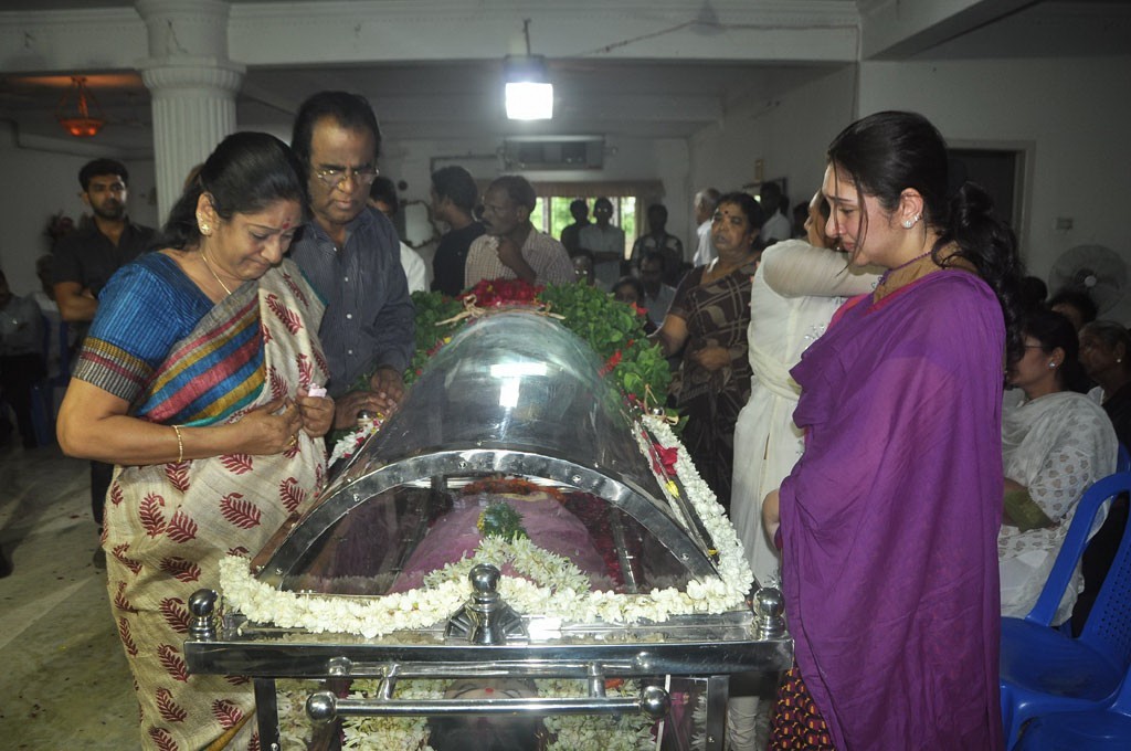 Celebrities Pay Last Respects to Manjula - 80 / 219 photos