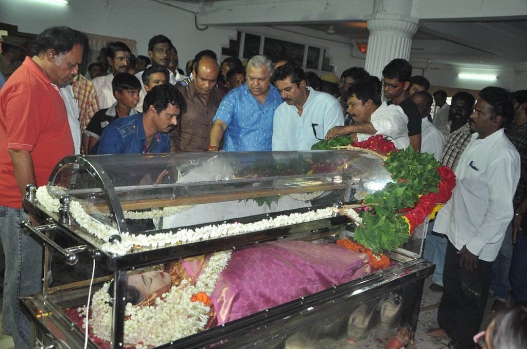 Celebrities Pay Last Respects to Manjula - 98 / 219 photos