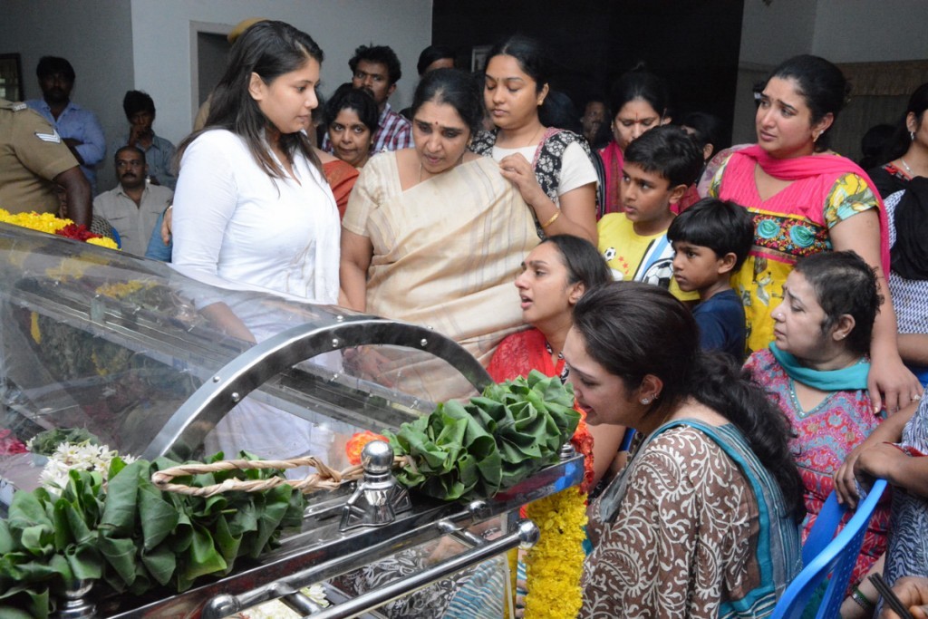 Celebrities Pay Last Respects to Manjula - 103 / 219 photos