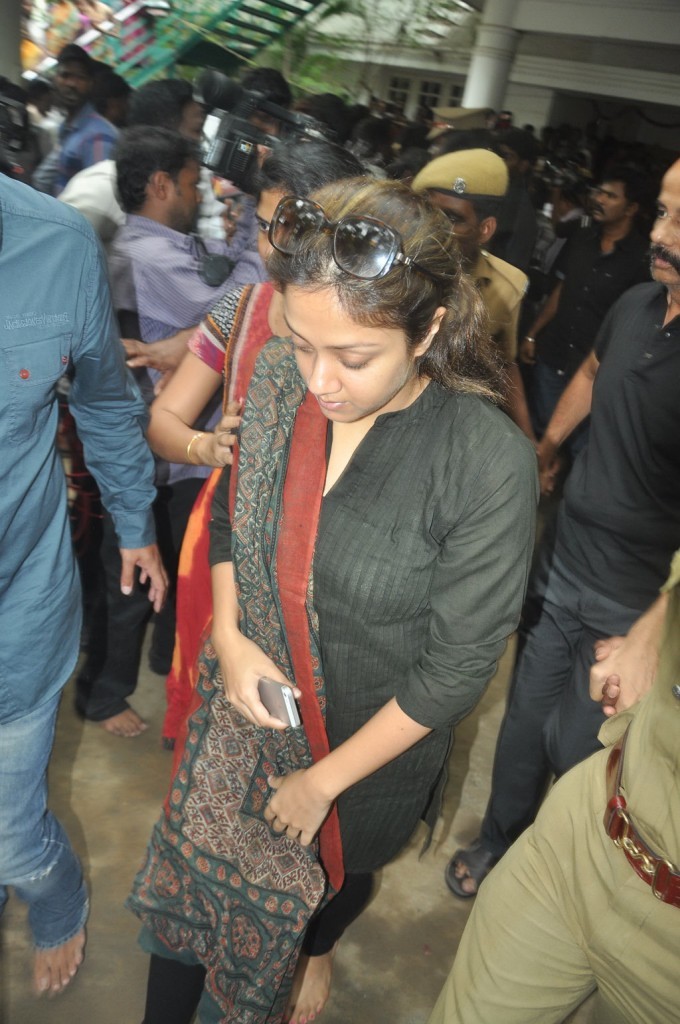 Celebrities Pay Last Respects to Manjula - 104 / 219 photos