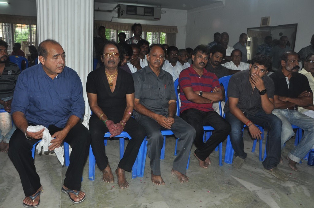 Celebrities Pay Last Respects to Manjula - 111 / 219 photos