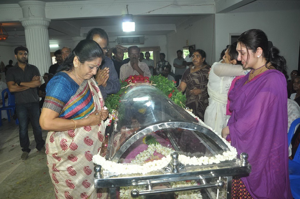Celebrities Pay Last Respects to Manjula - 113 / 219 photos