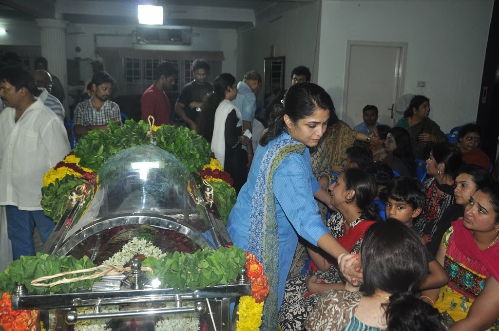 Celebrities Pay Last Respects to Manjula - 114 / 219 photos