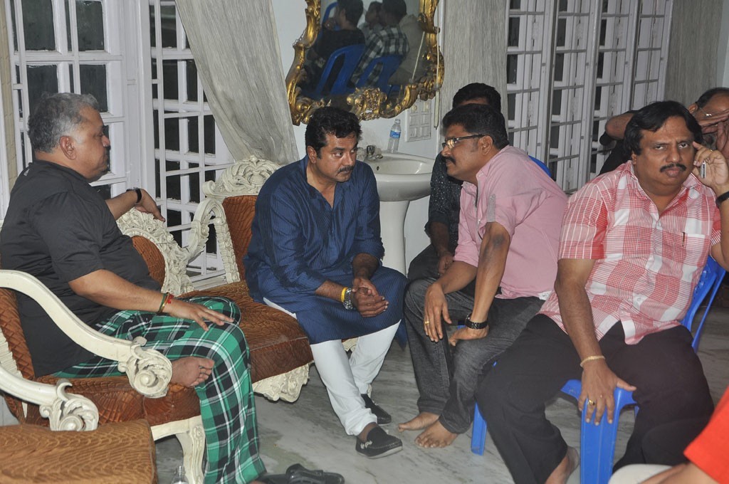 Celebrities Pay Last Respects to Manjula - 123 / 219 photos