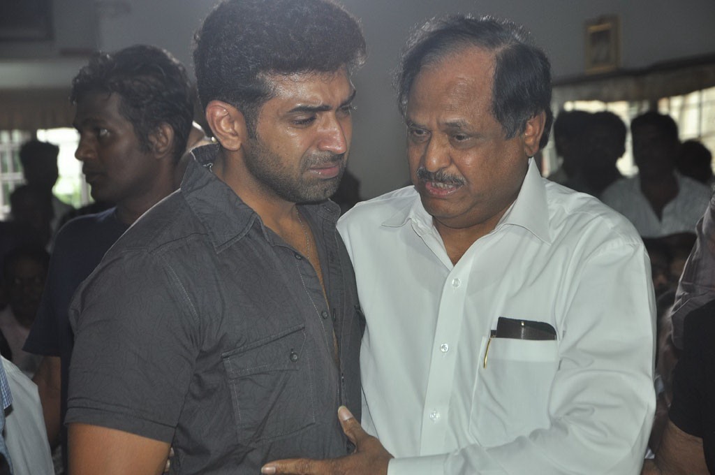 Celebrities Pay Last Respects to Manjula - 158 / 219 photos