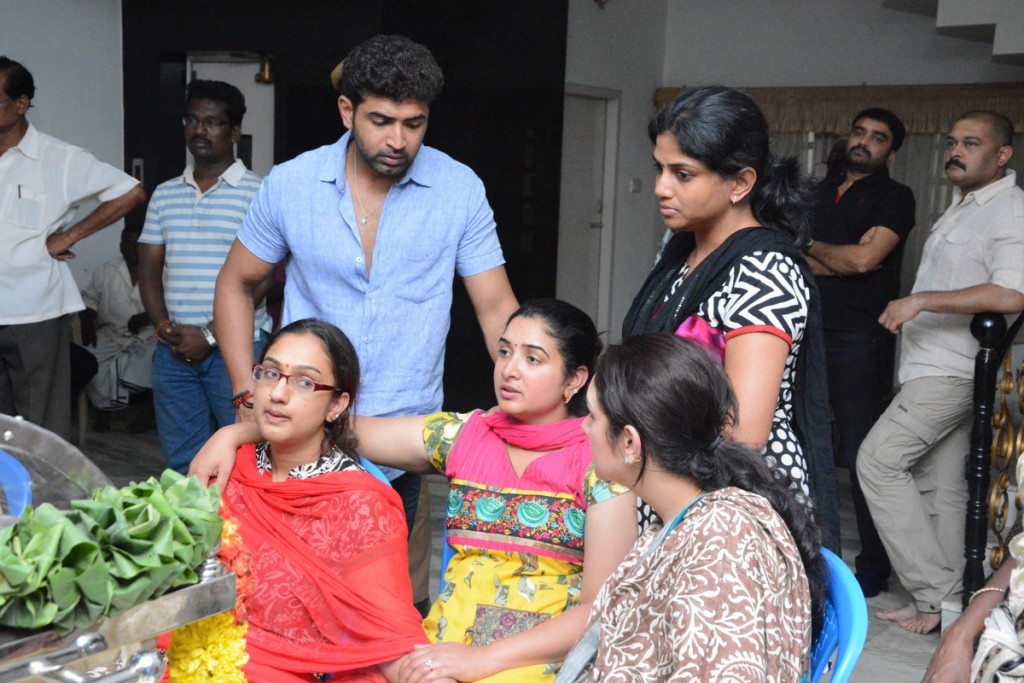 Celebrities Pay Last Respects to Manjula - 166 / 219 photos