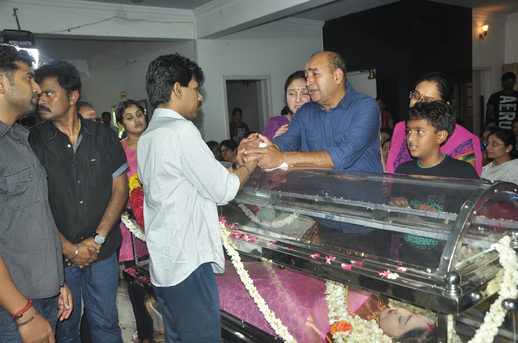 Celebrities Pay Last Respects to Manjula - 170 / 219 photos