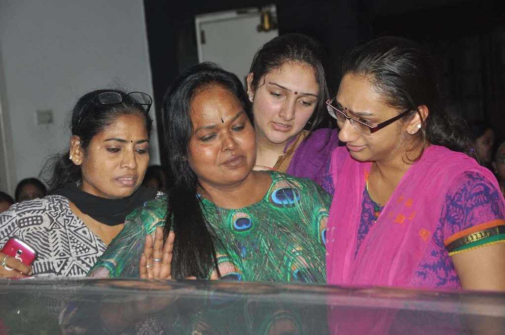 Celebrities Pay Last Respects to Manjula - 184 / 219 photos