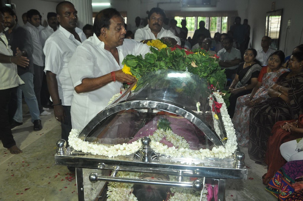 Celebrities Pay Last Respects to Manjula - 186 / 219 photos