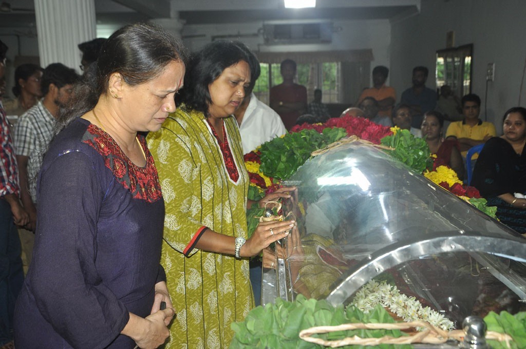 Celebrities Pay Last Respects to Manjula - 204 / 219 photos