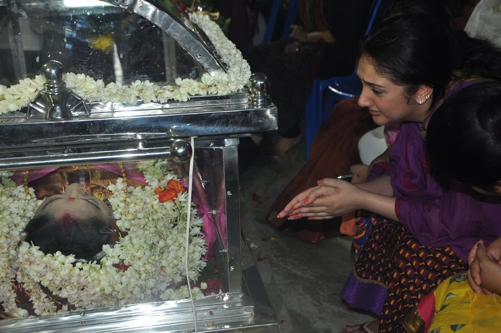 Celebrities Pay Last Respects to Manjula - 205 / 219 photos