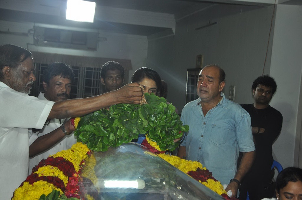 Celebrities Pay Last Respects to Manjula - 211 / 219 photos