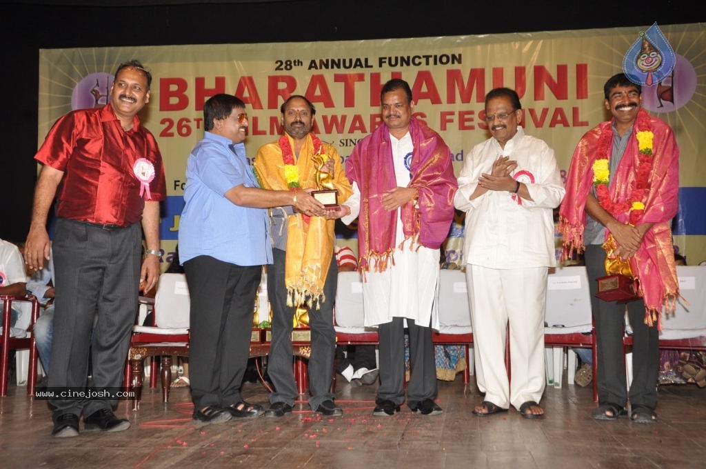 Celebs at Bharatamuni Awards - 22 / 250 photos