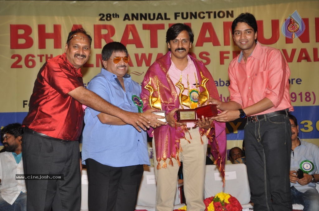 Celebs at Bharatamuni Awards - 72 / 250 photos