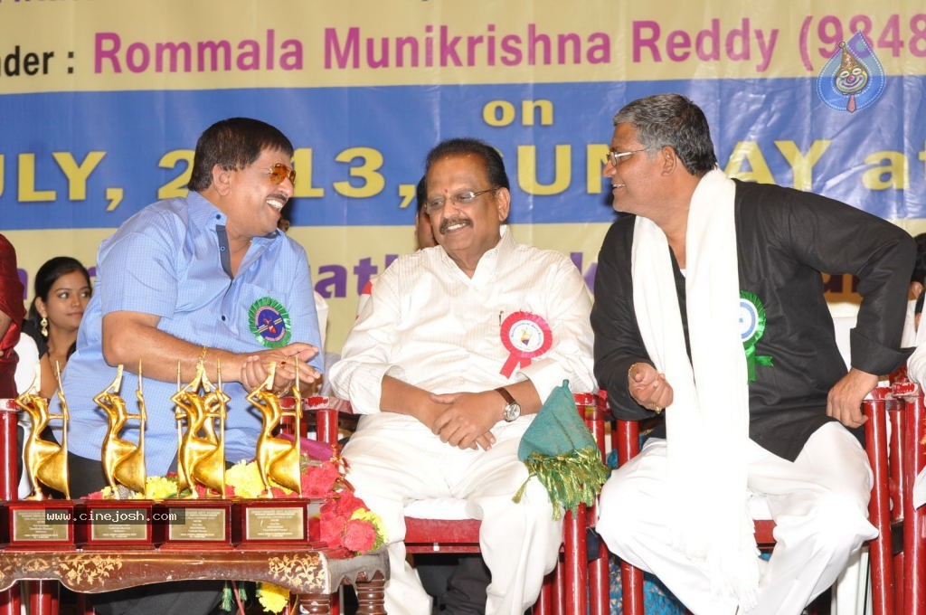 Celebs at Bharatamuni Awards - 103 / 250 photos