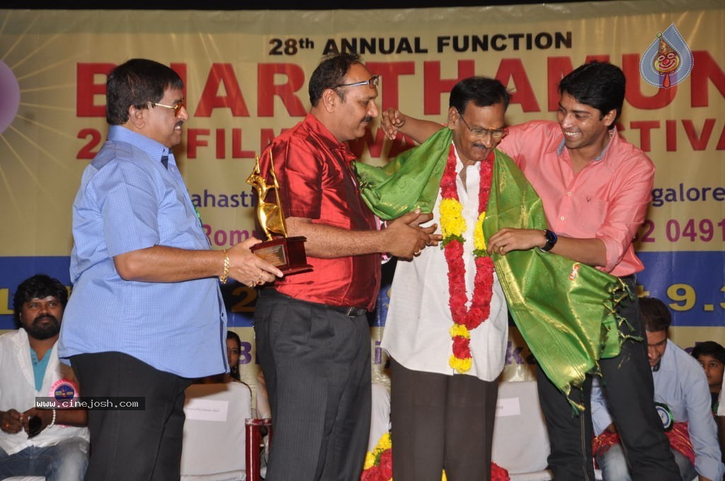 Celebs at Bharatamuni Awards - 105 / 250 photos