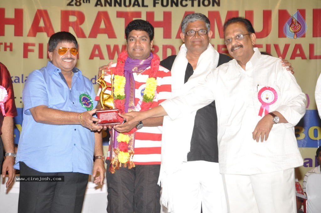 Celebs at Bharatamuni Awards - 106 / 250 photos