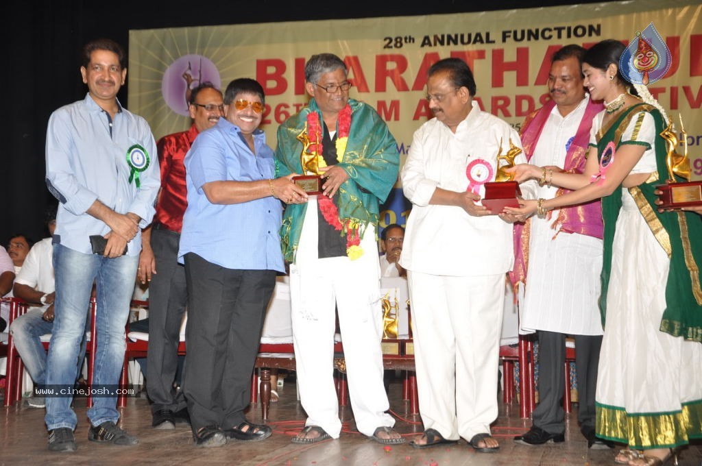 Celebs at Bharatamuni Awards - 117 / 250 photos