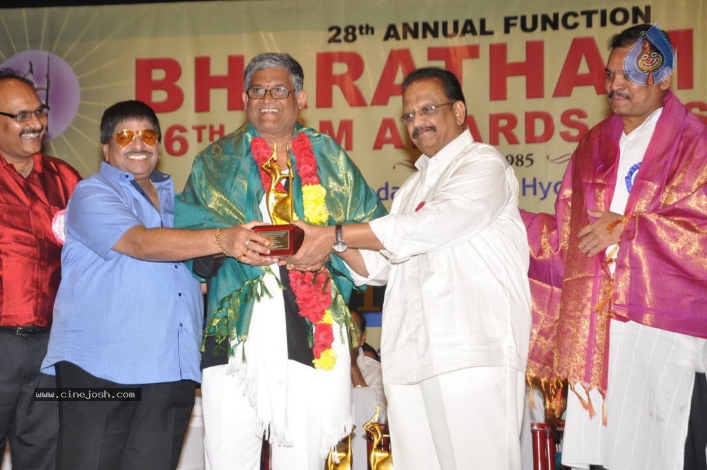 Celebs at Bharatamuni Awards - 118 / 250 photos